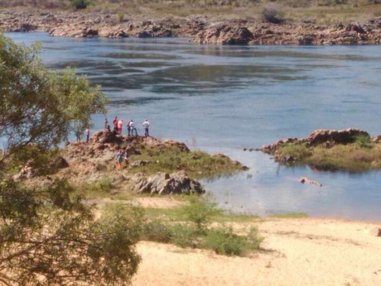 Fotos tiradas por moradores do local onde Domingos Montagner desapareceu ap&oacute;s dar mergulho