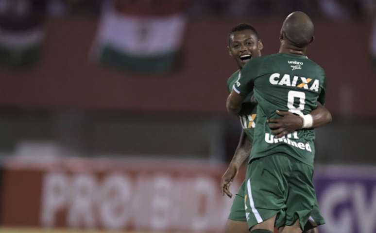 Só alegria! Chapecoense continua como carrasco do Fluminense (Foto: Jorge Rodrigues/Eleven/Lancepress!)