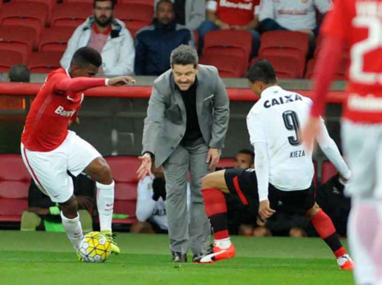 Argel levou a melhor contra o clube que comandava até julho deste ano (Foto: Ricardo Rimoli/AGIF/Lancepress!)