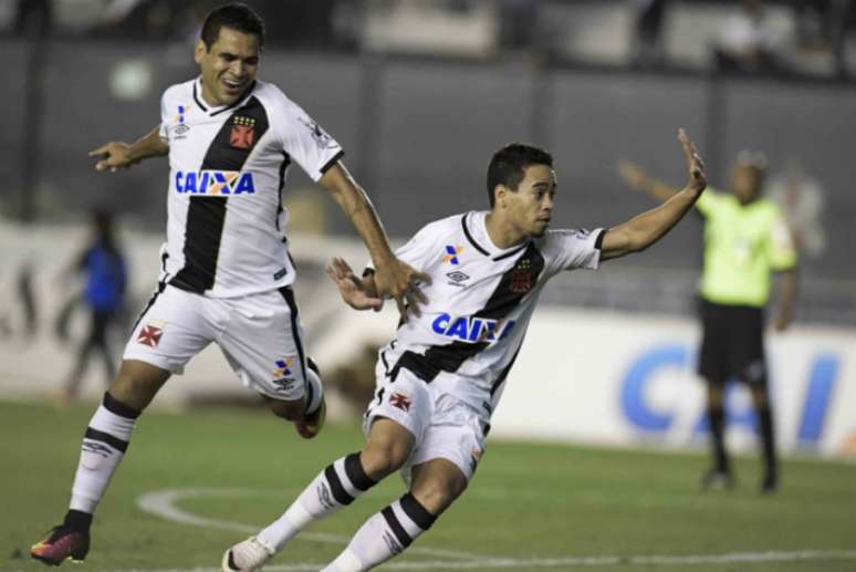 Vibra, Pikachu! Jogador se prepara para celebrar o gol marcado contra o JEC (Foto: Jorge Rodrigues/Eleven)