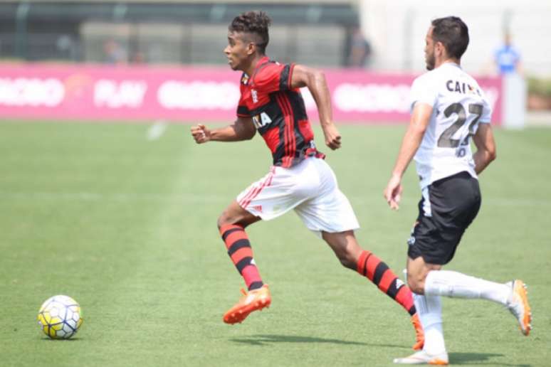 Gabriel em ação contra o Figueira #(Foto: Gilvan de Souza / Flamengo)