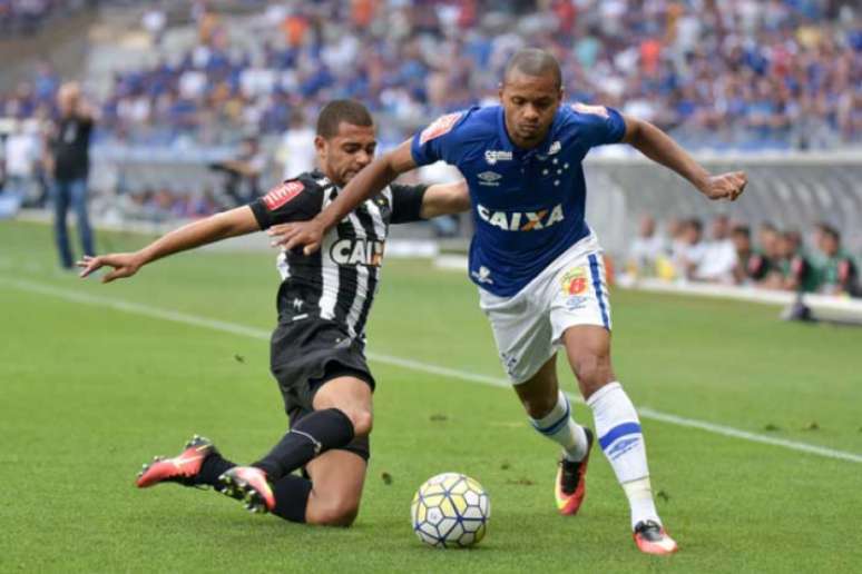 Cruzeiro e Atlético-MG disputaram uma partida bastante disputada no Mineirão (Foto: Andre Yanckous/AGIF)