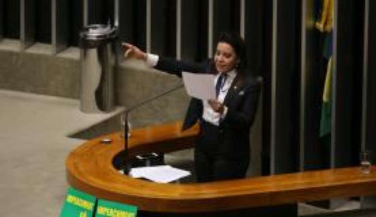 Deputada Raquel Muniz (PSD/MG) defendeu Ruy Muniz em plenário um dia antes da prisão do marido