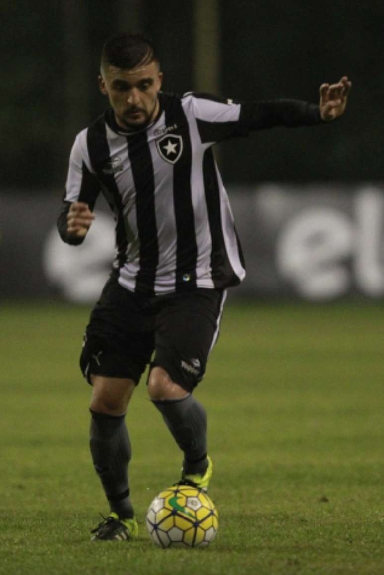 Victor Luis será desfalque na próxima rodada do Botafogo no Brasileirão (Foto:Vitor Silva/SSPress/Botafogo)