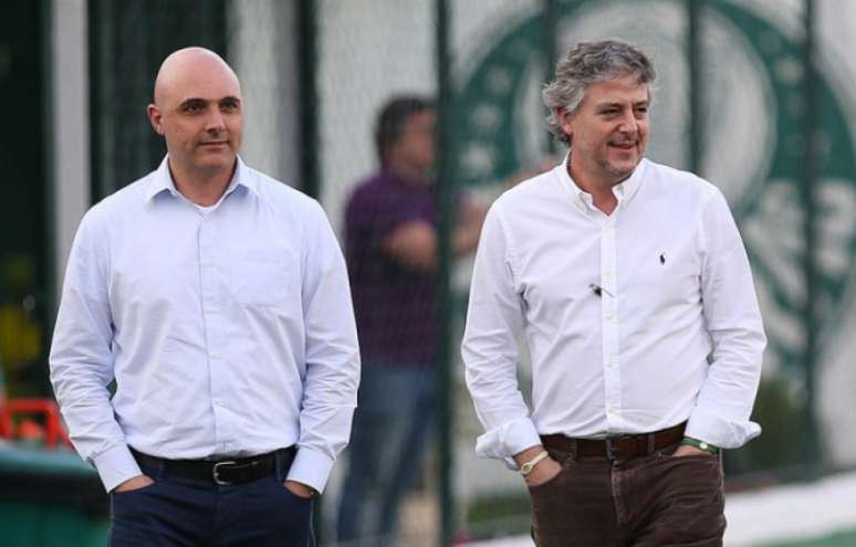 Maurício Galiotte, vice-presidente, e Nobre durante treino do Palmeiras na Academia (Foto: Cesar Greco)
