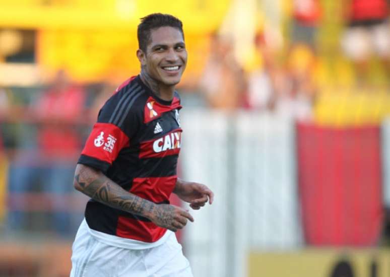 Guerrero em ação pelo Flamengo (Foto: Paulo Sergio/Lancepress!)