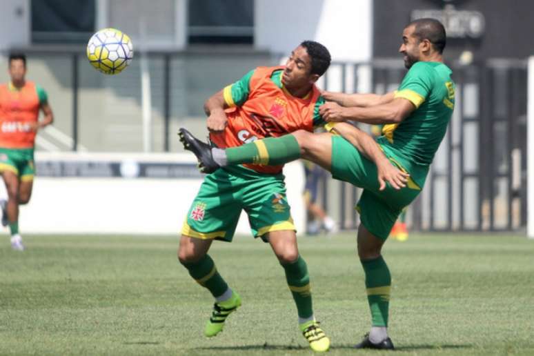 Jorge Henrique foi sacado do time na sexta e treinou nesta segunda na reserva (Foto: Paulo Fernandes/Vasco.com.br)