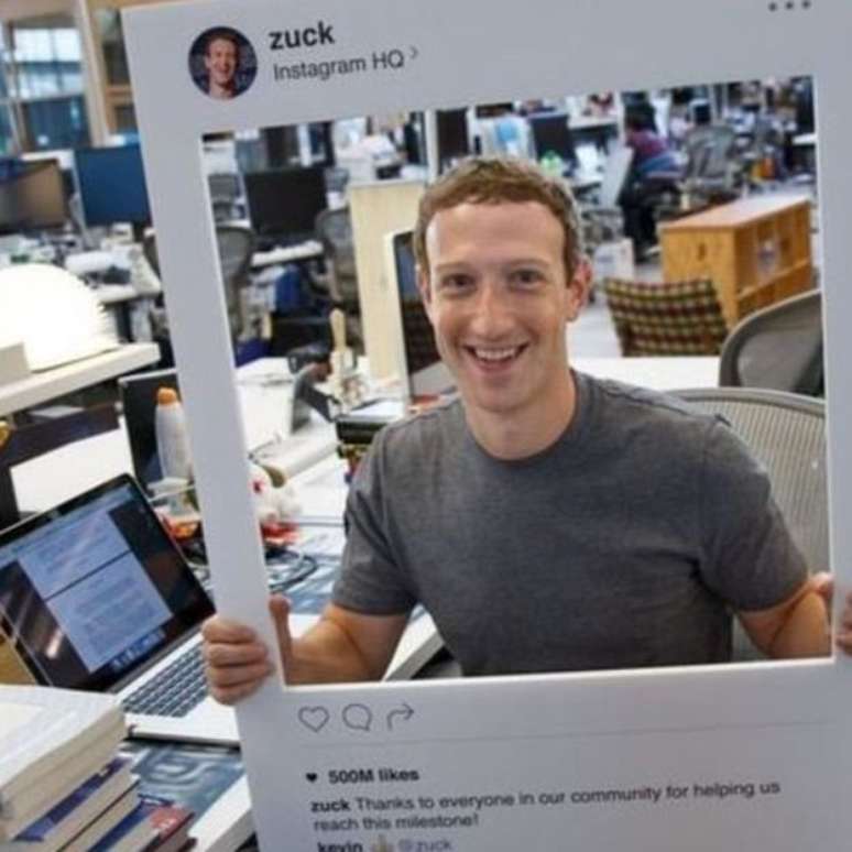 Foto de Zuckerberg mostrou câmera do laptop obstruída