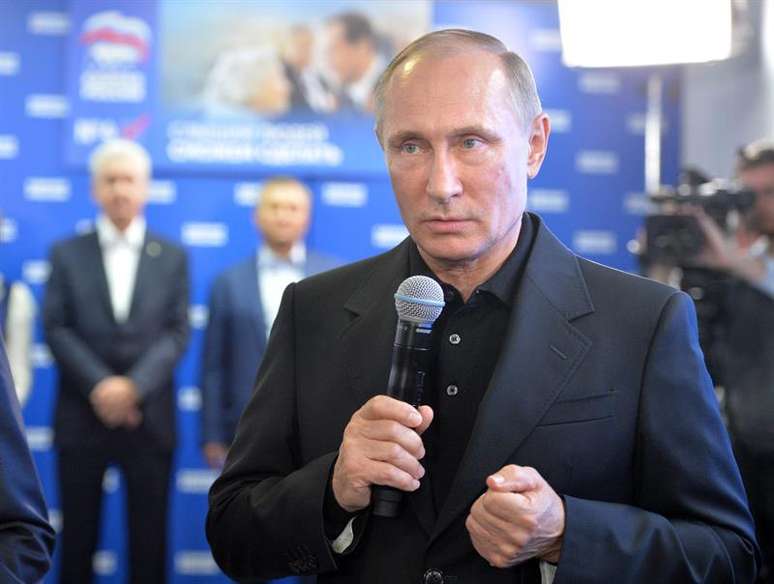 Vladimir Putin visita a sede de seu partido, o Rússia Unida, em Moscou 