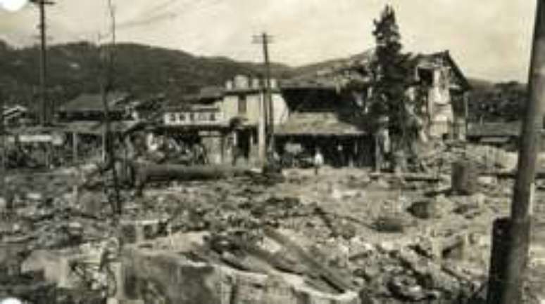 Destruição da cidade de Hiroshima, no Japão, pela bomba atômica durante a 2ª Guerra