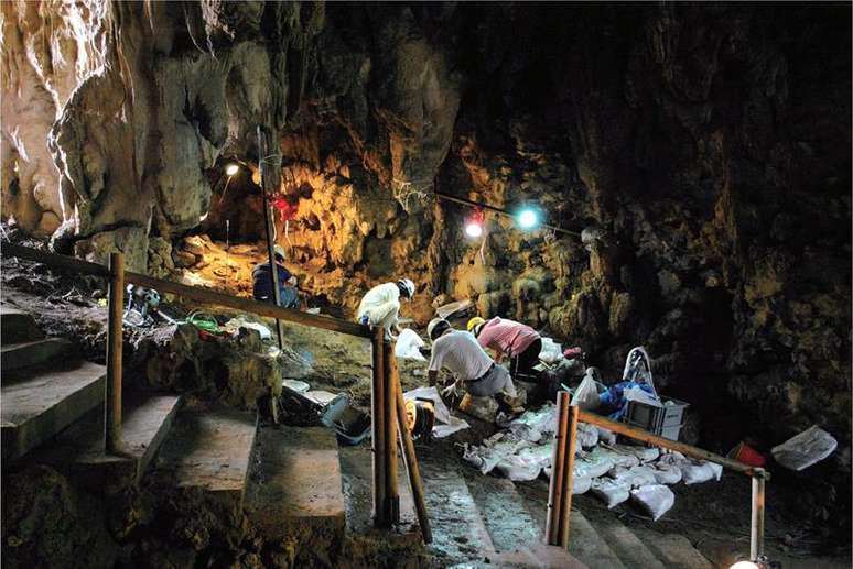 Arqueólogos acham anzol de 23 mil anos em caverna na ilha de Okinawa, no sudoeste do arquipélago japonês