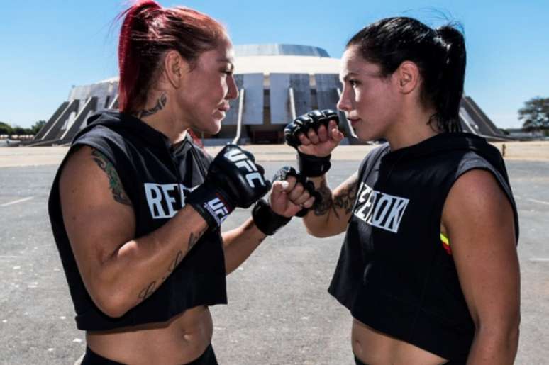 Cris Cyborg e Lina Lansberg ficaram frente a frente em uma encarada - (Foto: Bruno Miani - Inovafoto)