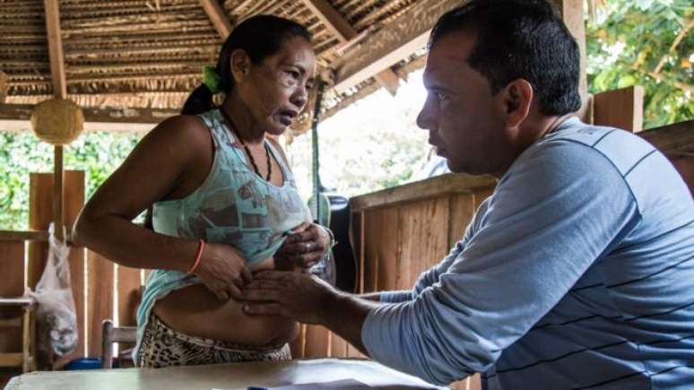 Atendimento do Mais Médicos no rio Muru, em Tarauacá, no Acre
