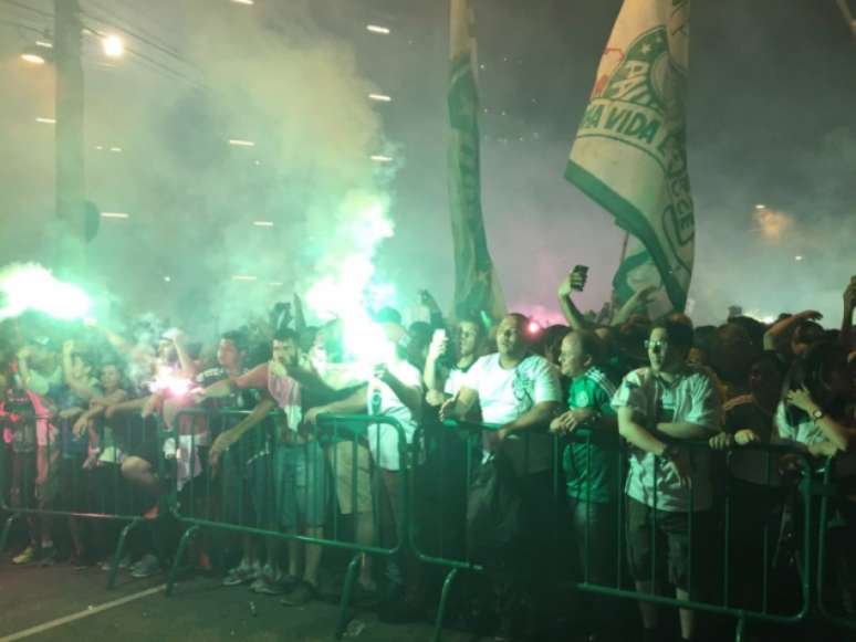 Torcida do Palmeiras já comprou boa parte dos ingressos para o jogo deste sábado (Foto: Thiago Ferri)