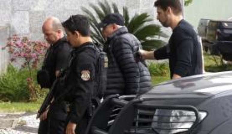 Guido Mantega é preso na Lava Jato e levado para sede da PF em São Paulo 