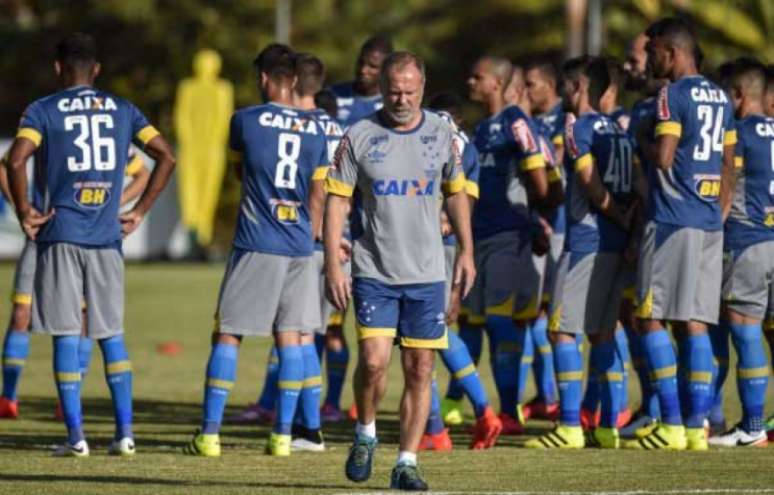 Treino do Cruzeiro começou mais tarde, mas Mano ainda pede foco no Flamengo (Foto: Pedro Vilela/Light Press)