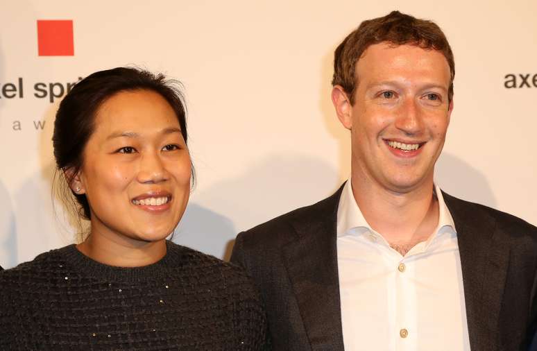 O fundador do Facebook, Mark Zuckerberg, e sua mulher, a médica Priscilla Chan