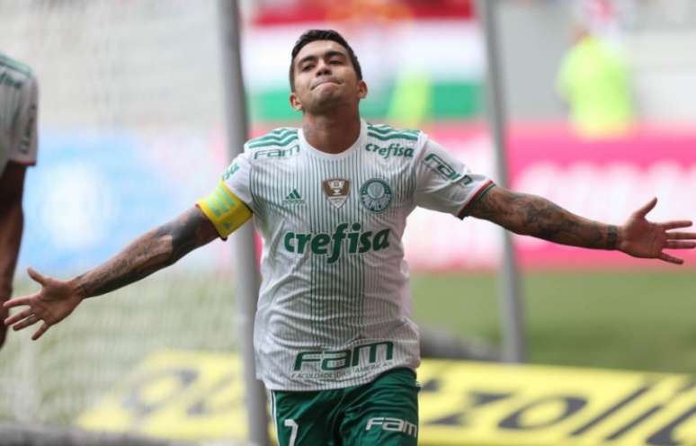 Dudu, com a braçadeira de capitão, comemora gol pelo Palmeiras (Foto: Cesar Greco/Ag Palmeiras)