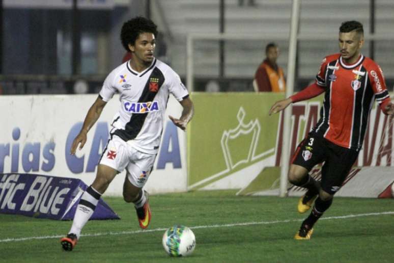 Douglas assumiu a titularidade do Vasco no mês passado (Foto: Paulo Fernandes/Vasco.com.br)