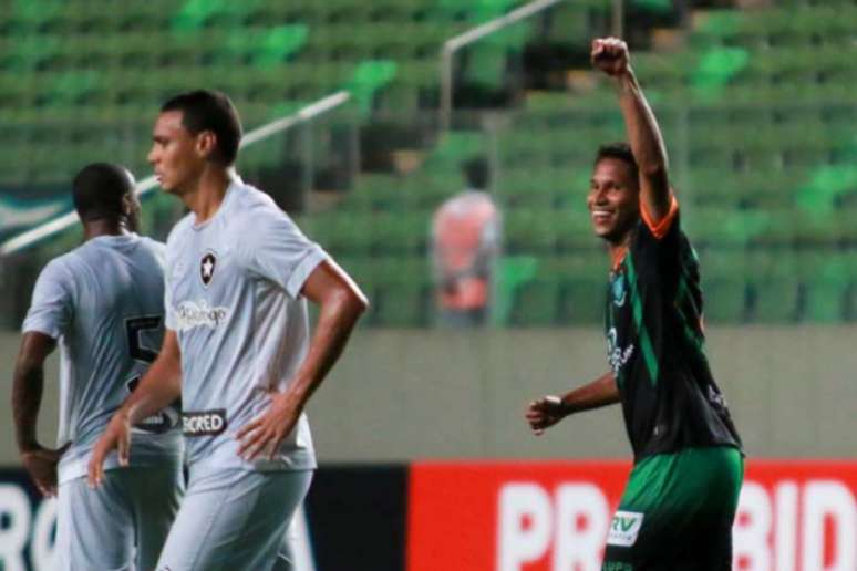 Lanterna América venceu a segunda seguida. Vítima da vez foi o Bota (Foto: Dudu Macedo/Fotoarena/Lancepress!)