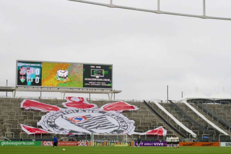 Setor Norte teve apenas o escudo do Timão contra o Flu (Foto: Marco Galvão/Fotoarena/Lancepress!)