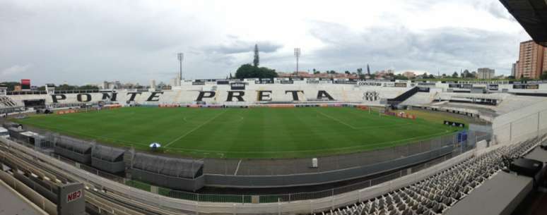 Torcidas brigaram durante partida do Brasileirão Sub-20, em Campinas (Foto: Fellipe Lucena)