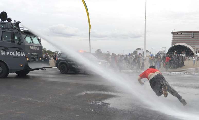 A viol&ecirc;ncia contra jornalistas t&ecirc;m sido fator recorrente na atua&ccedil;&atilde;o das for&ccedil;as de seguran&ccedil;a brasileira na repress&atilde;o &agrave;s manifesta&ccedil;&otilde;es