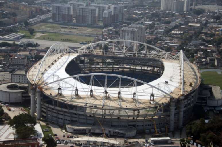 Treinos normalmente acontecem no campo anexo, à direita da imagem acima (Foto: Vanderlei Almeida/AFP)