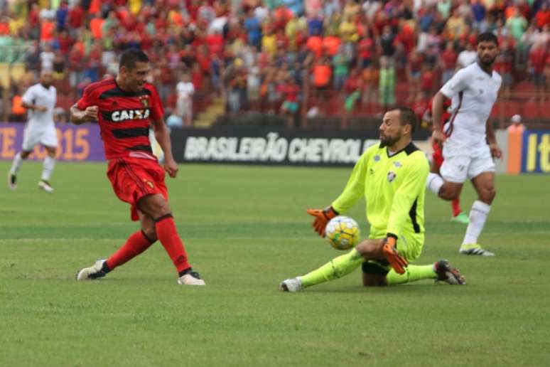 No primeiro turno, Diego Souza marcou contra o Fluminense (Foto: Allan Torres/Fotoarena/Lancepress!)