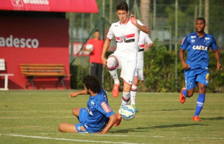 Shaylon é um meia com características de armador, mas com boa média de gols (Foto: Igor Amorim/saopaulofc.net)