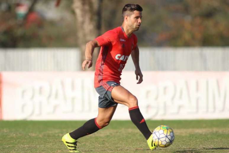 Poupado contra o Palestino, Diego treinou nesta quinta-feira no Ninho do Urubu (Foto:Gilvan de Souza/Flamengo)