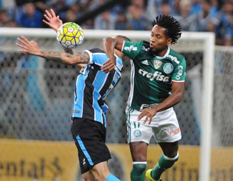 Em jogo 'pegado', o Grêmio venceu o Palmeiras por 2 a 1, em Porto Alegre (Foto: Ricardo Rímoli/Lancepress!)