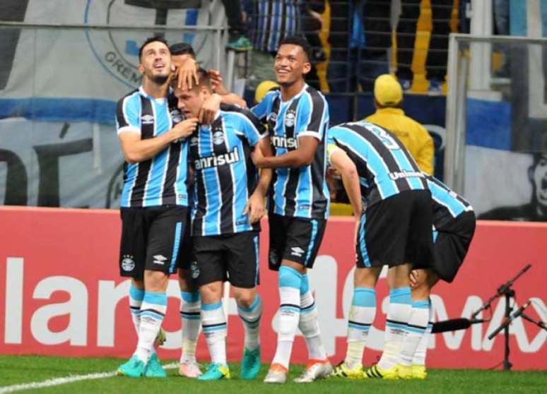 Jogadores comemorando o gol de Ramiro, o primeiro contra o Palmeiras(Foto: Ricardo Rímoli/Lancepress!)