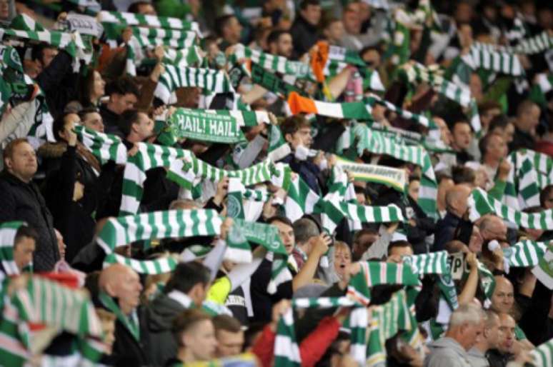 Torcida do Celtic apoia causas palestinas (Andy Buchanan / AFP)