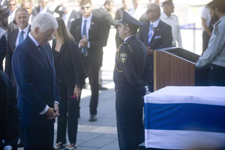 O ex-presidente dos Estados Unidos Bill Clinton esteve na cerimônia que homenageia Shimon Peres