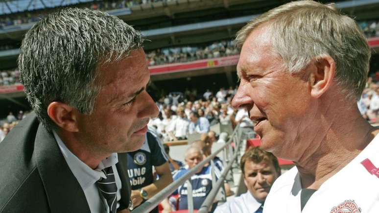 Rivais nos últimos anos, Mourinho sempre manteve Ferguson por perto. Ambos, agora, estão no mesmo barco (AFP)