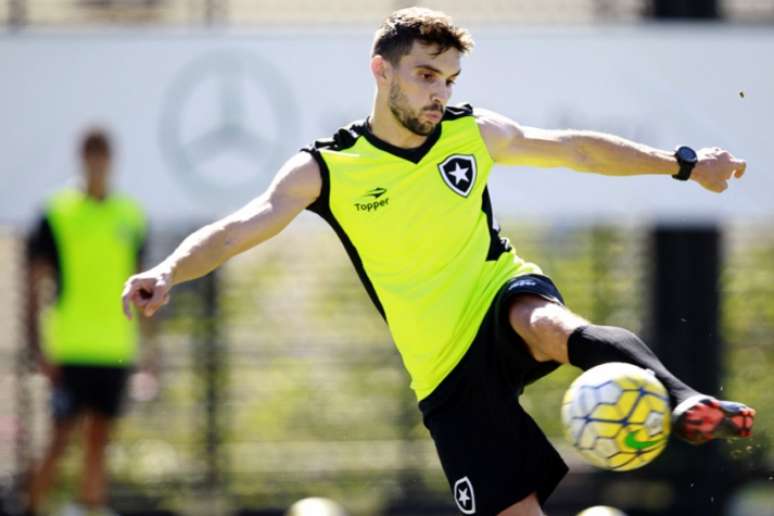 Rodrigo Pimpão tem sido testado na posição de centroavante (Foto: Vitor Silva/SSPress/Botafogo)