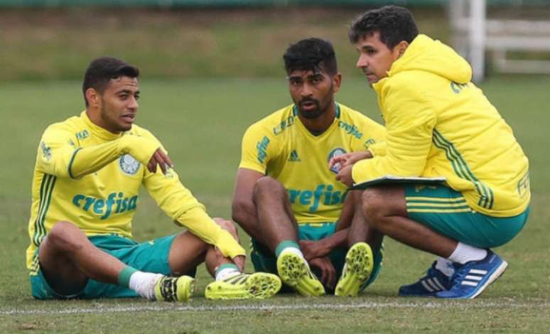 Cleiton Xavier treinou com bola pela primeira vez desde desconforto muscular (Foto: Cesar Greco/Palmeiras)