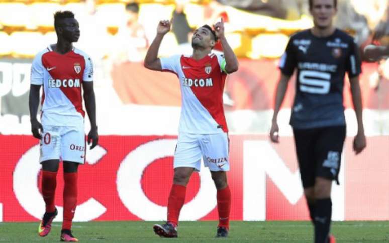 Em confronto diante do Monaco, Rennes perdeu de 3 a 0, no dia 17 deste mês (Foto: VALERY HACHE / AFP)