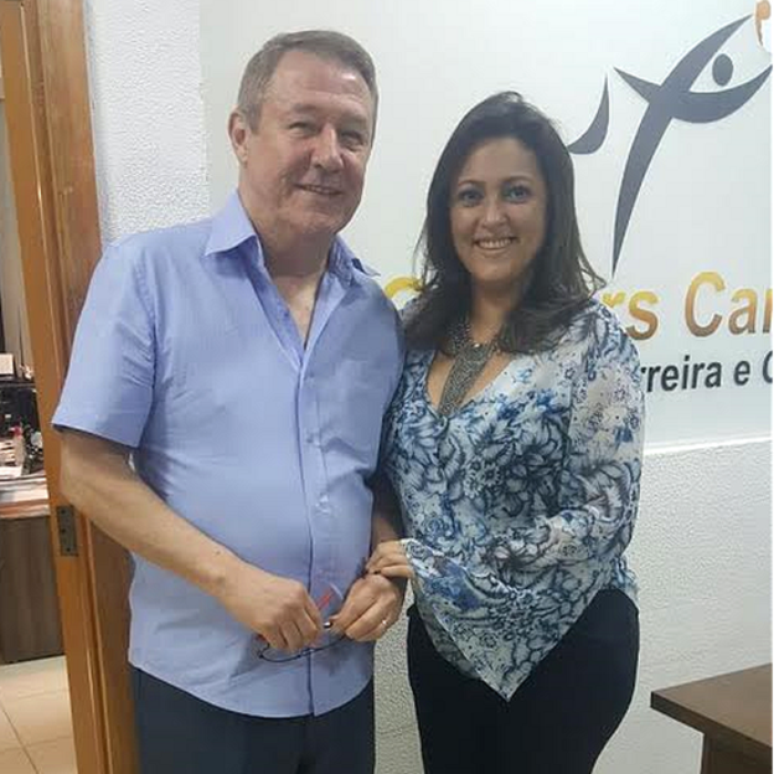Jair conseguiu uma oportunidade como gerente-geral em uma pequena empresa da área de saúde; ele obteve ajuda da especialista em coaching Madalena Feliciano