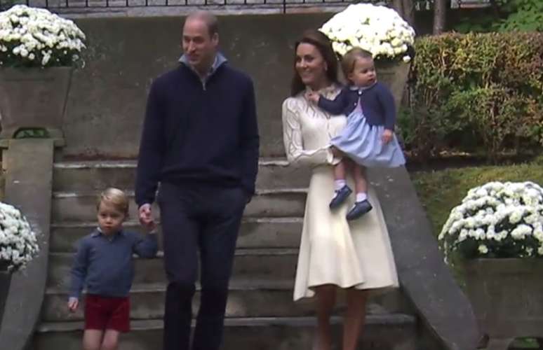 O príncipe George e a princesa Charlotte participaram de uma festa com filhos de militares durante a visita da família real britânica ao Canadá.