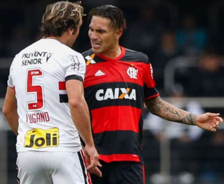 Lugano e Guerrero se desentenderam durante a partida no Morumbi (foto: Marcello Zambrana/AGIF)