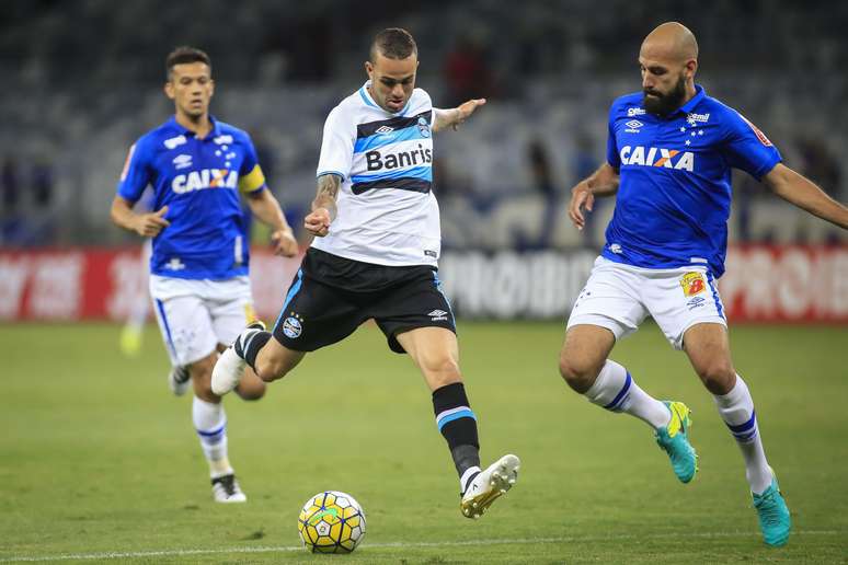 Luan recebeu o terceiro cartão amarelo e desfalcará o Grêmio na próxima partida, que será contra o Vitória, na próxima quarta-feira, em Salvador