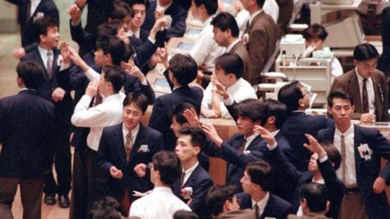 Auge econ&ocirc;mico do Jap&atilde;o entre os anos 80 e 90 levou profissionais a colocarem o trabalho no centro de suas vidas