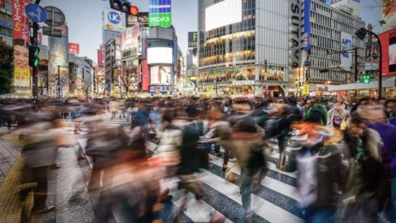 Nas &uacute;ltimas d&eacute;cadas, japoneses t&ecirc;m passados menos horas no trabalho, mas 'karochi' ainda bate recordes