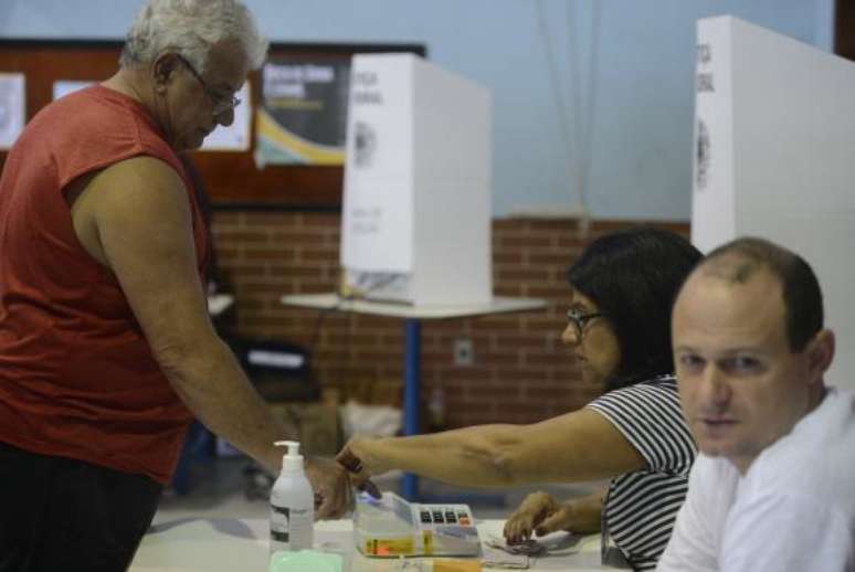 Os mesários convocados ou voluntários têm direitos a alguns benefícios específicos, como a vantagem nos critérios de desempate em concursos públicos da Justiça Eleitoral