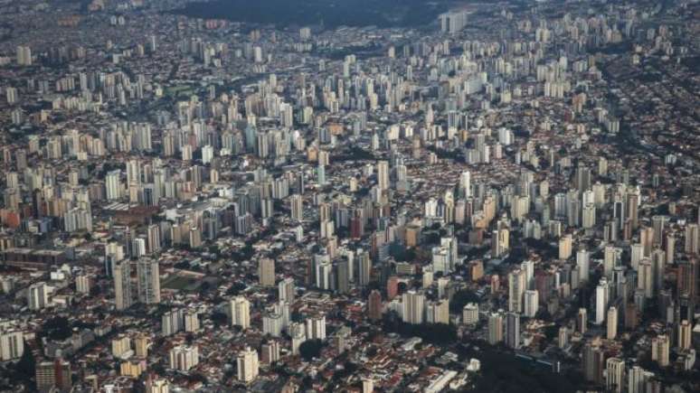 Vista aérea de São Paulo, que também escolhe prefeito neste domingo