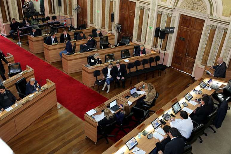 Dos 38 parlamentares atuais, 23 se reelegeram