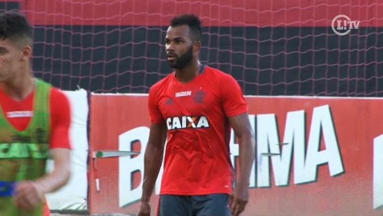 Fernandinho em treino do Flamengo (Roberto Veloso /TV Lance)