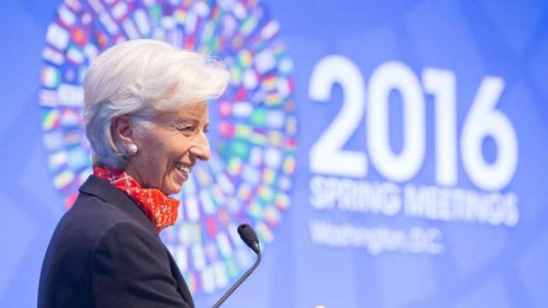 Relatório do FMI, órgão comandado por Christine Lagarde, alerta para dívida brasileira
